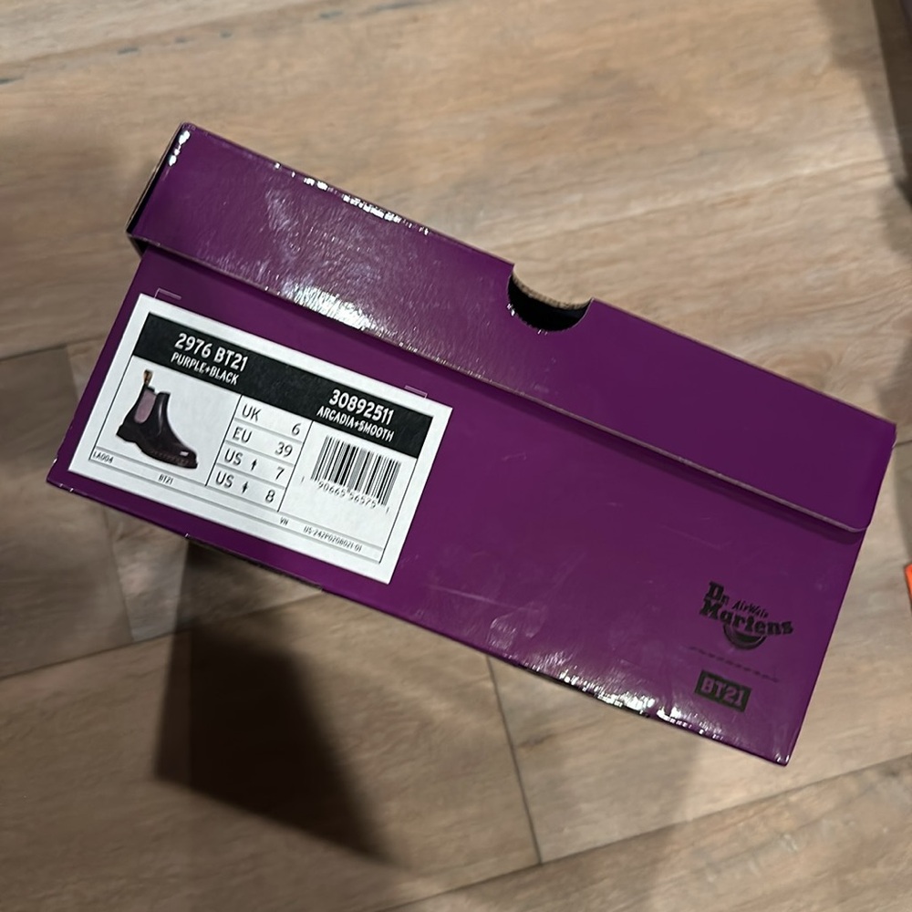 Dr Martens 2976 BT21 Leather Chelsea Boots - Picture 7 of 8